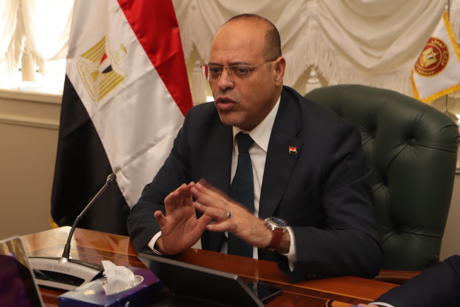 وزير القوى العامله 